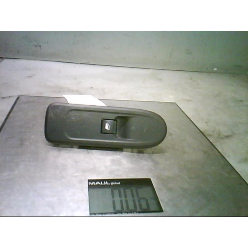 Interrupteur de leve vitre avant droit CITROEN C3 2