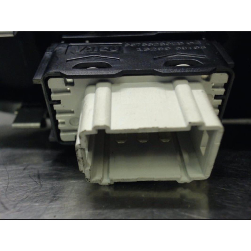 Interrupteur de leve vitre avant droit PEUGEOT 208 1