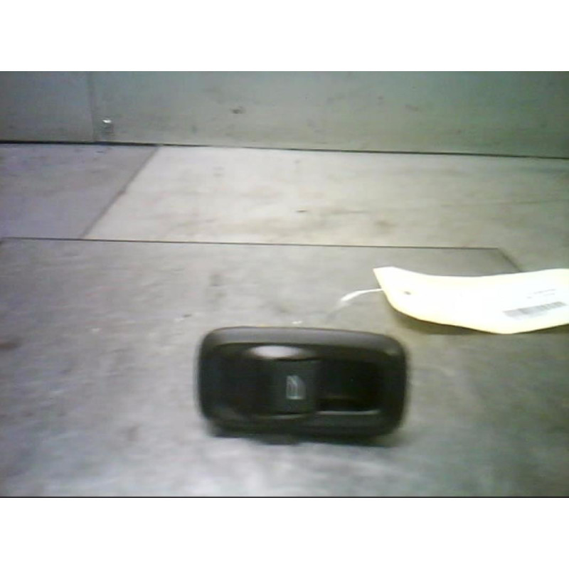 Interrupteur de leve vitre avant droit FORD FIESTA 6