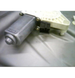 Moteur leve vitre avant gauche MERCEDES CLASSE A 169 Photo n°3