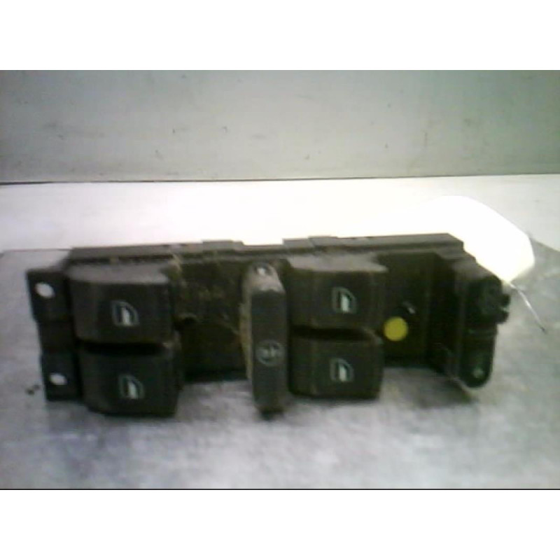 Interrupteur de leve vitre avant gauche VOLKSWAGEN PASSAT 4