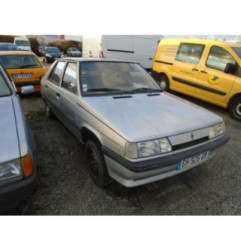 Capot RENAULT R11 Photo n°9