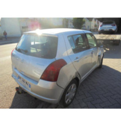 Feu arriere stop central SUZUKI SWIFT 3 Photo n°5