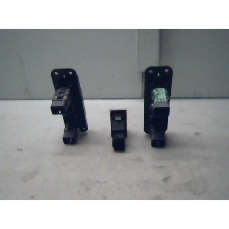 Bouton de warning KIA CARNIVAL 1