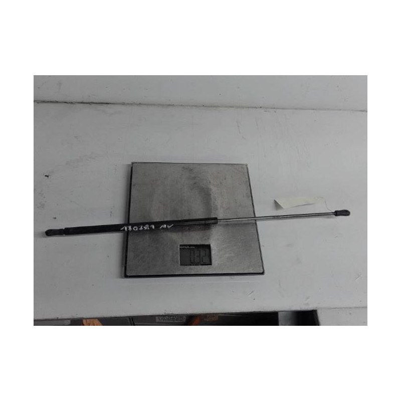 Verin de capot AUDI A4 1